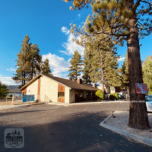 Santana and mavericks lakeside restaurant review_image of outside of restaurant_copyright_ExploreBigBearLake_dot_com